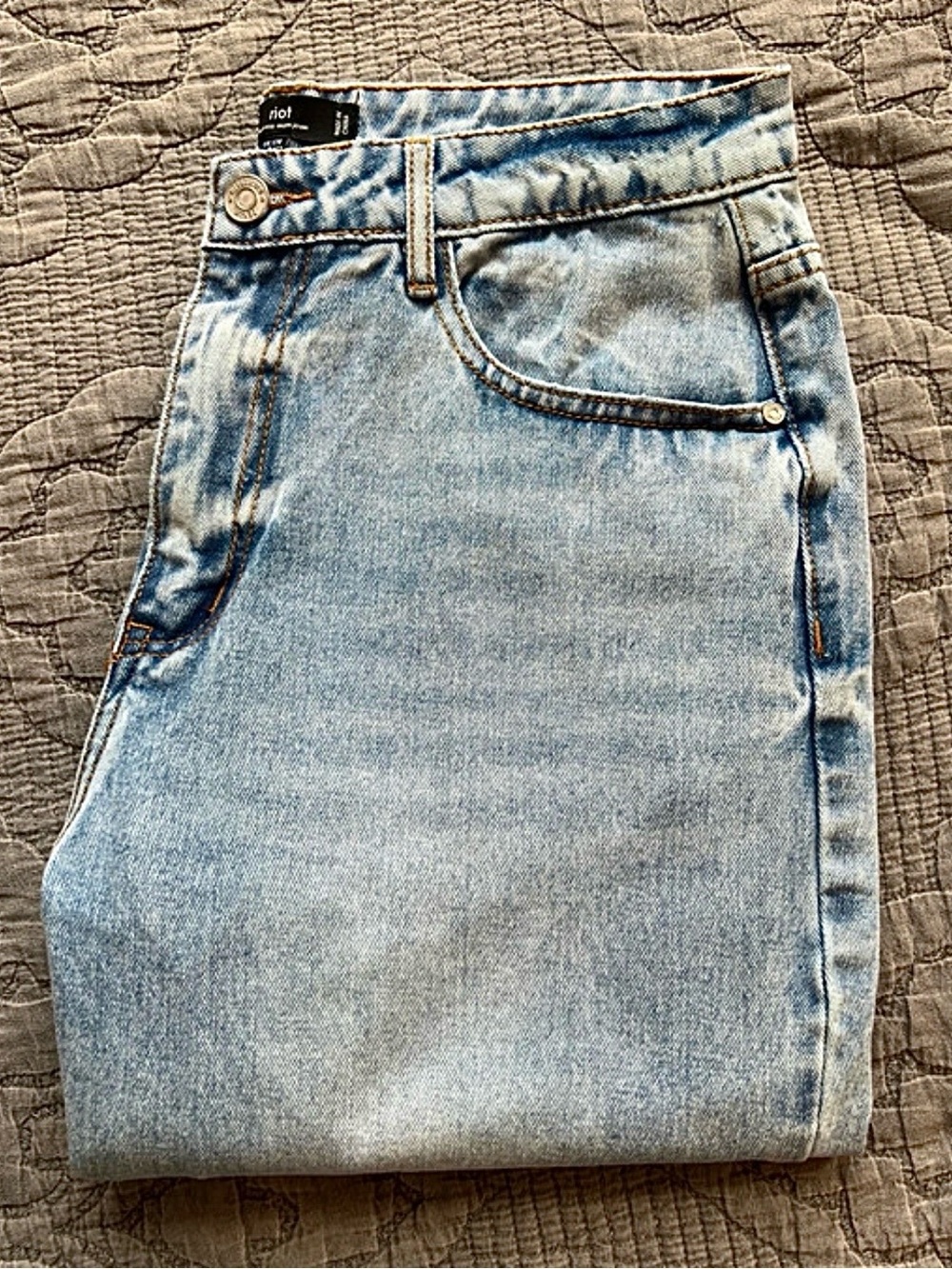 Light Wash Women’s Jeans - Classic Straight Fit